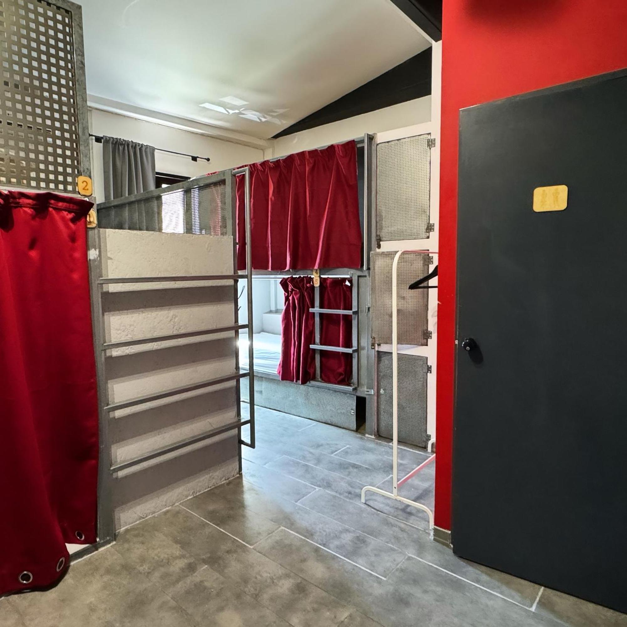 Iconic Athens Hostel エクステリア 写真